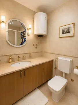 Uređeno kupatilo sa umivaonikom, WC šoljom i bojlerom. - image 18