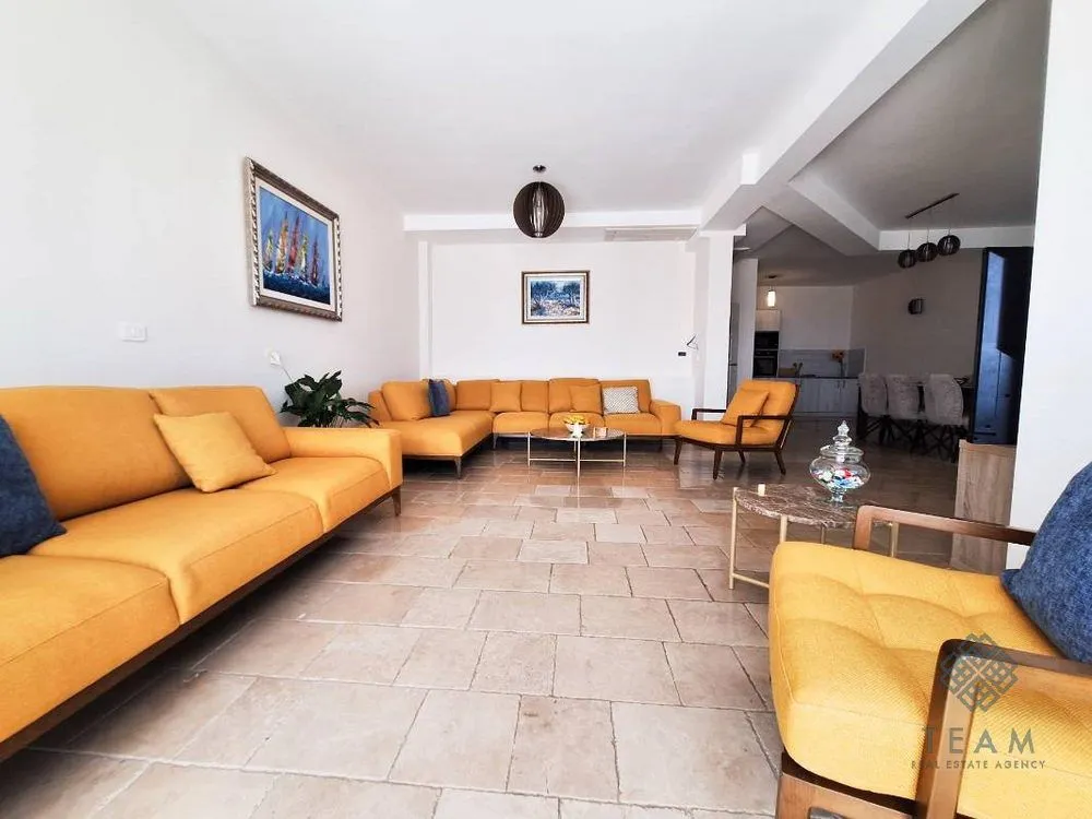 Izdavanje, kuća, 180m², Reževići, Budva