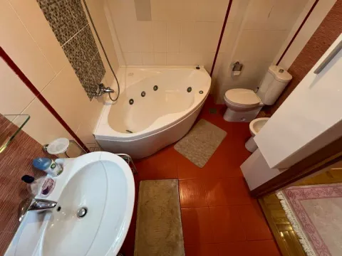 Izdavanje, trosoban stan, 90m², Preko Morače, Podgorica - image 10