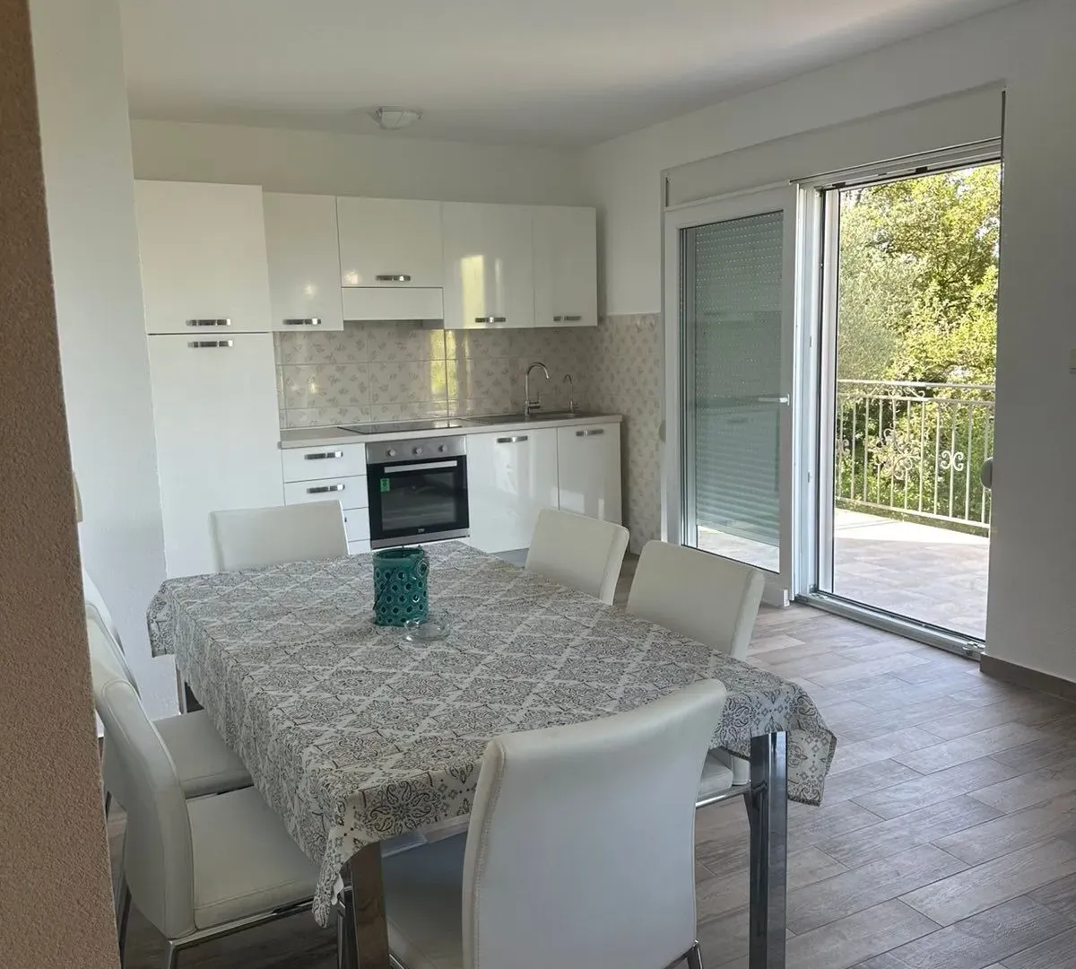 Izdavanje, kuća, 100m², Kavač, Kotor