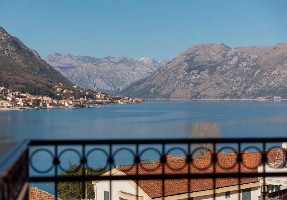 Prodaja, trosoban stan, 187m², Dobrota, Kotor