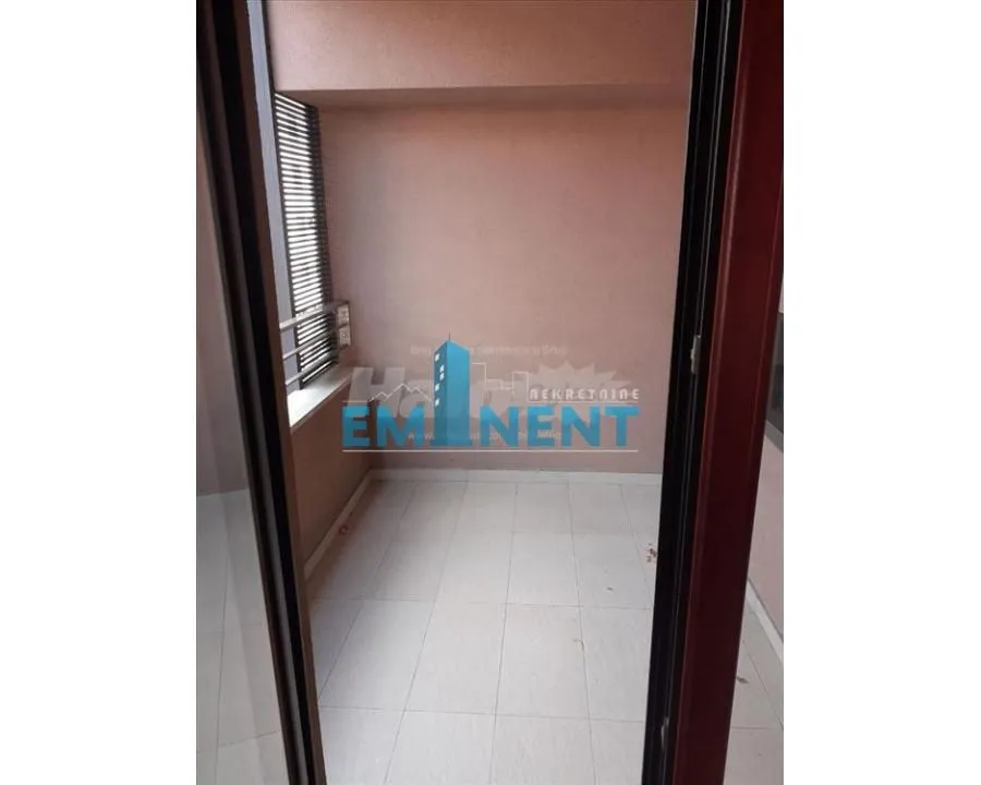 Izdavanje, trosoban stan, 90m², Vračar Sve Podlokacije, Beograd