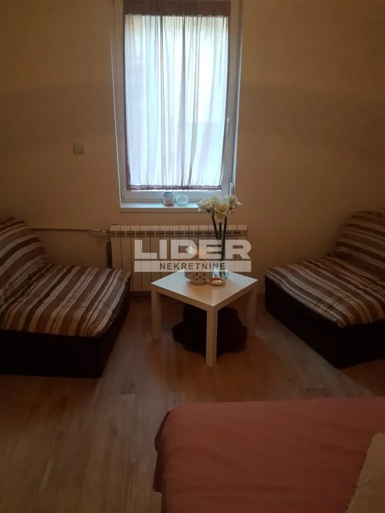 Izdavanje, dvosoban stan, 50m², Stari Grad, Beograd
