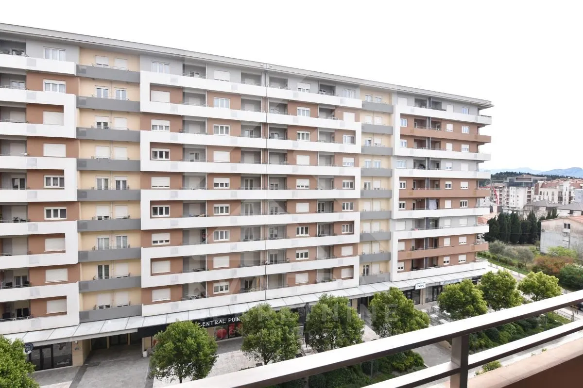 Izdavanje, jednosoban stan, 49m², Central Point, Podgorica