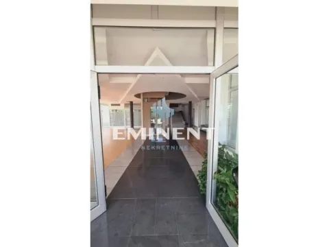 Izdavanje, poslovni prostor, 650m², Nova Pazova, Stara Pazova - image 8