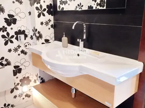 Izdavanje, četvorosoban stan, 120m², Savski Venac, Beograd - image 13