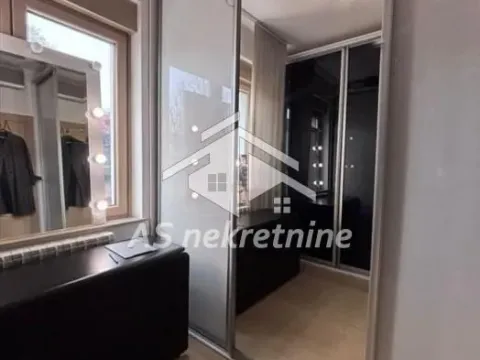 Izdavanje, četvorosoban stan, 105m², Savski Venac, Beograd - image 28