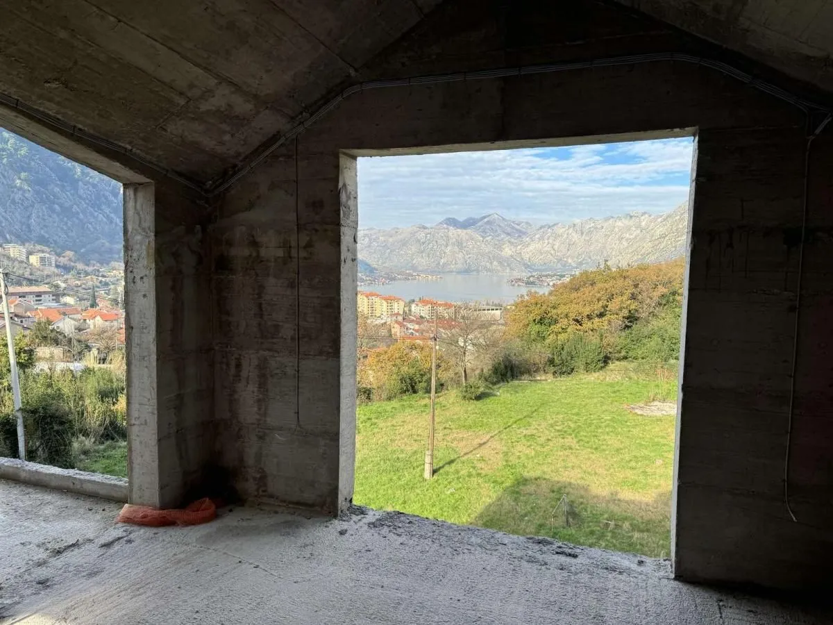 Prodaja, trosoban stan, 93m², Kotor, Crna Gora