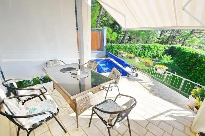Rent, house, 220m², Kavač, Kotor
