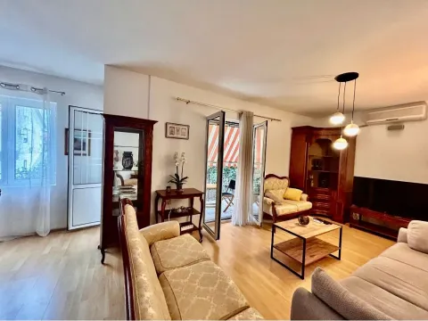 Rent, two bedroom apartment, 100m², Kalimanj, Tivat - image 12