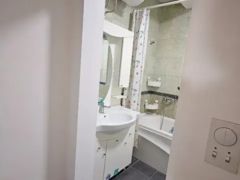 Rent, four bedroom apartment, 120m², Rakovica, Beograd - image 15