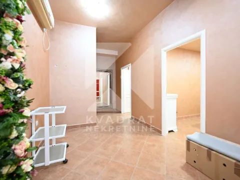 Izdavanje, poslovni prostor, 49m², Stari Aerodrom, Podgorica - image 2