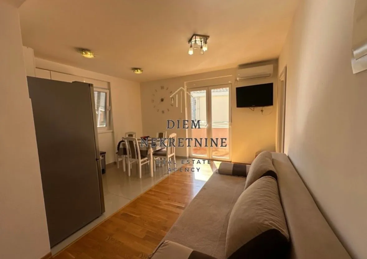 Izdavanje, dvosoban stan, 53m², Igalo, Herceg Novi