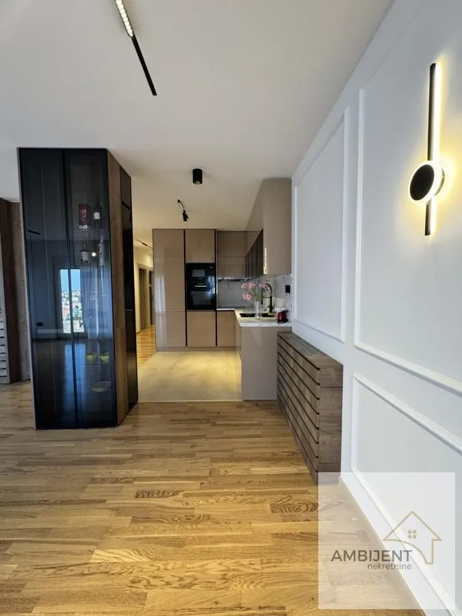 Prodaja, četvorosoban stan, 116m², Stari Banovci, Stara Pazova