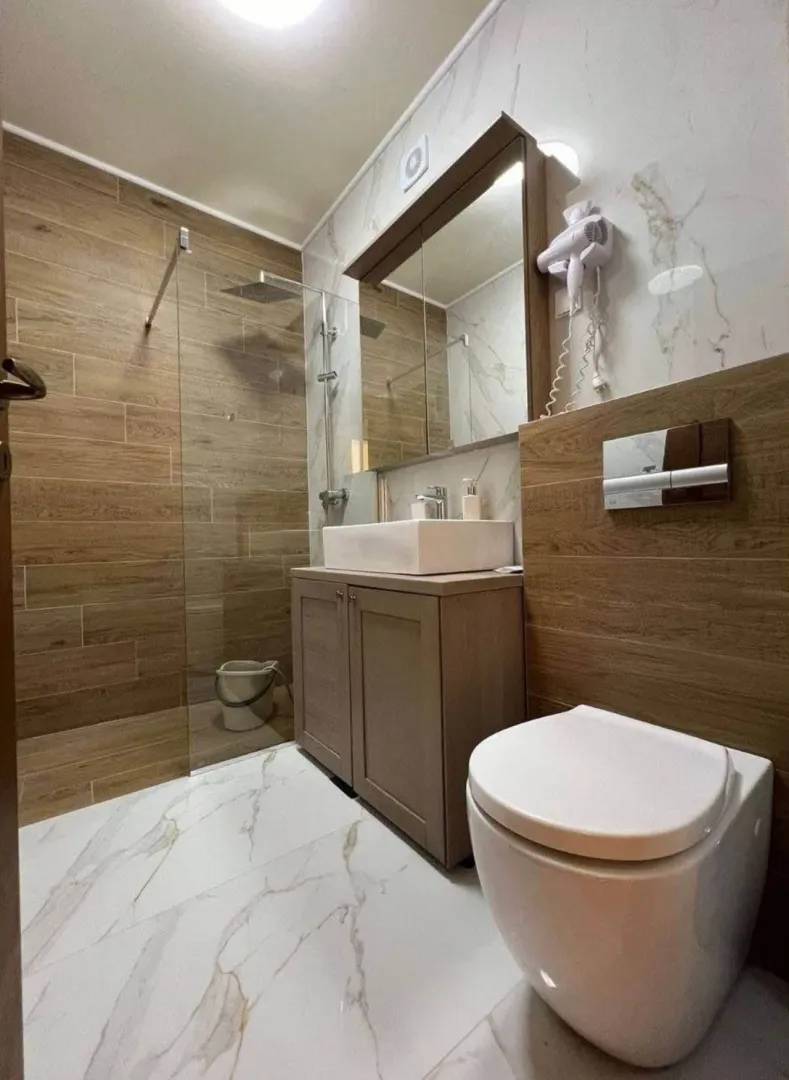 Izdavanje, kuća, 418m², Blizikuće, Budva