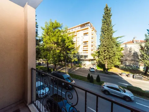 Izdavanje, dvosoban stan, 70m², Centar, Podgorica - image 6