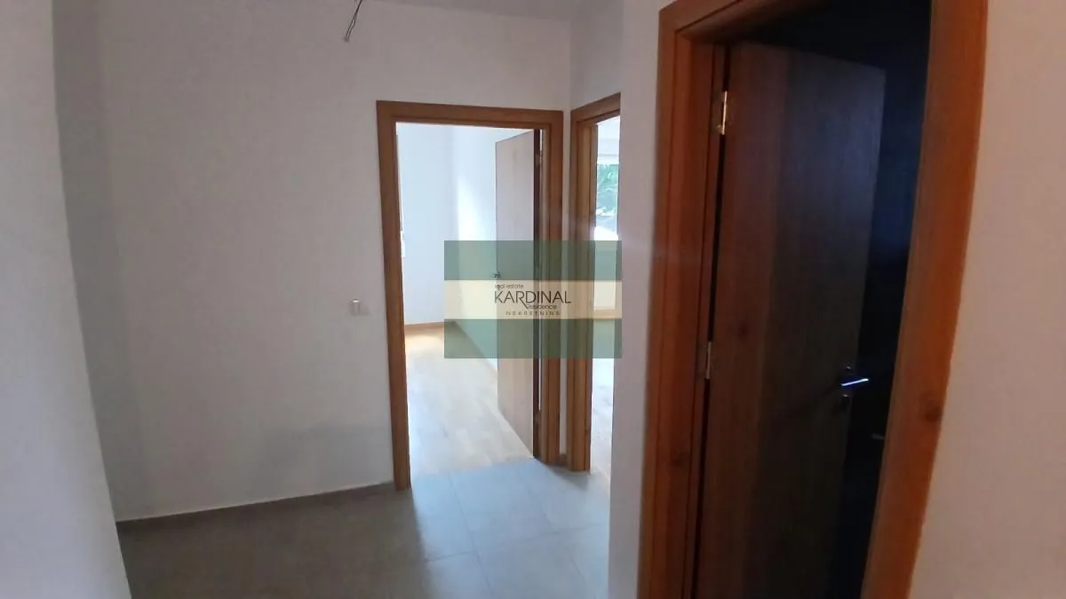 Prodaja, dvosoban stan, 70m², Erdoglija, Kragujevac