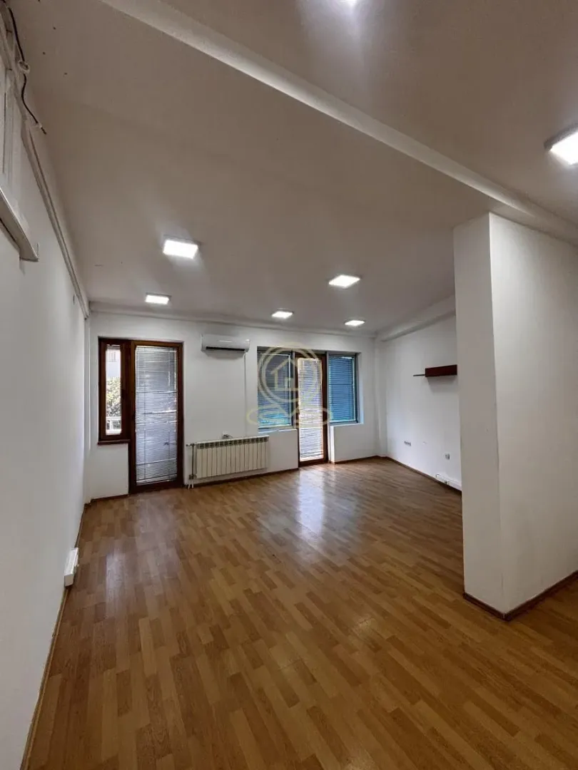 Rent, office space, 102m², Medijana, Niš