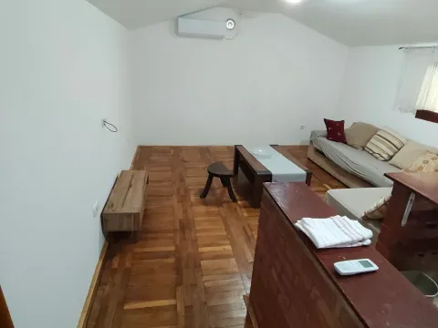 Rent, house, 42m², Malo Brdo, Podgorica - image 12