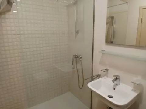 Izdavanje, jednosoban stan, 45m², City Kvart, Podgorica - image 9