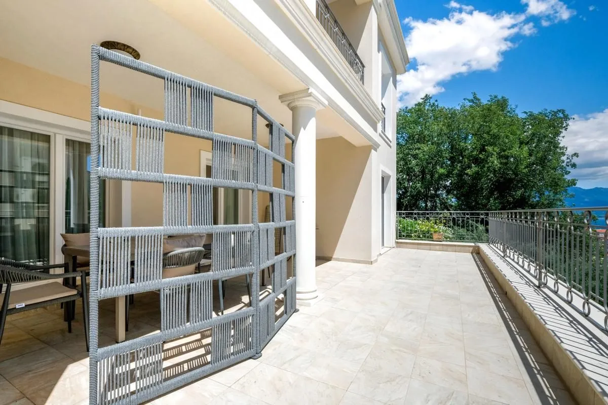 Prodaja, trosoban stan, 166m², Đenovići, Herceg Novi