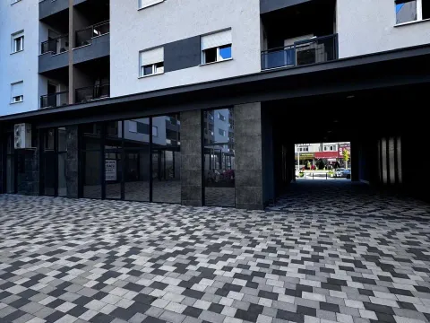 Rent, office space, 158m², Stari Aerodrom, Podgorica - image 2