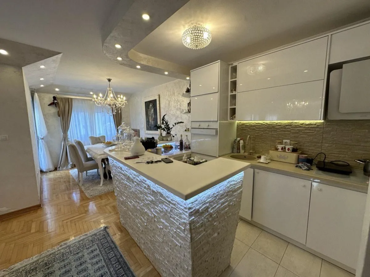Prodaja, dvosoban stan, 90m², Budva, Crna Gora