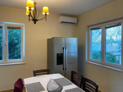 Izdavanje, dvosoban stan, 100m², Prčanj, Kotor - image 5