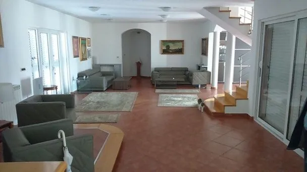 Izdavanje, kuća, 400m², Donja Gorica, Podgorica