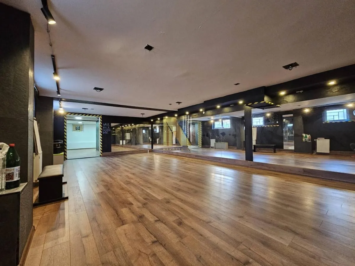 Izdavanje, poslovni prostor, 150m², Bulevar Evrope, Novi Sad Sve Podlokacije