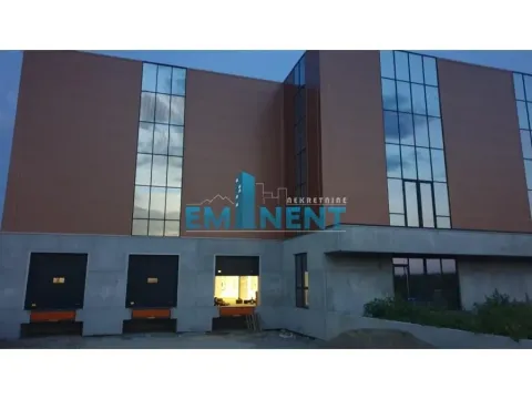 Sale, office space, 4500m², Centar, Stara Pazova - image 2