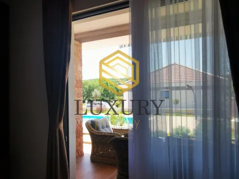 Izdavanje, kuća, 200m², Krimovica, Kotor - image 7