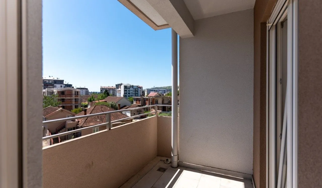 Izdavanje, dvosoban stan, 68m², Podgorica, Crna Gora