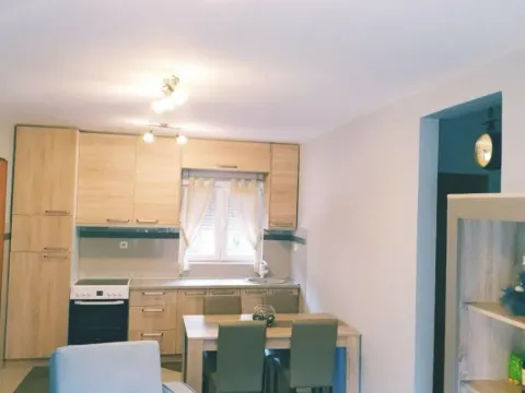 Izdavanje, dvosoban stan, 54m², Kalimanj, Tivat - image 3