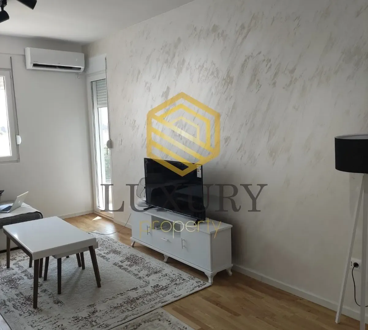 Izdavanje, jednosoban stan, 43m², Stari Aerodrom, Podgorica