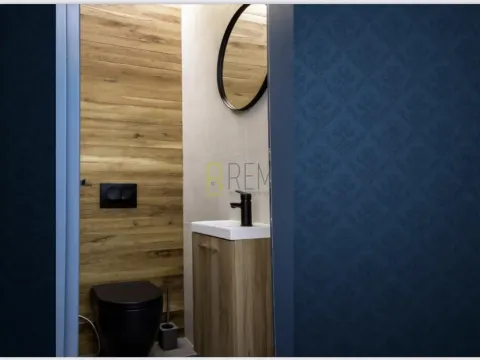 Izdavanje, kuća, 130m², Tološi, Podgorica - image 10