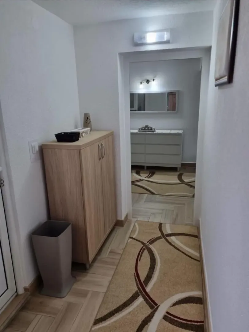 Izdavanje, jednosoban stan, 40m², Kalimanj, Tivat