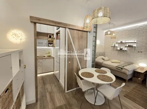 Living room with dining area and open layout towards the kitchen. - image 19