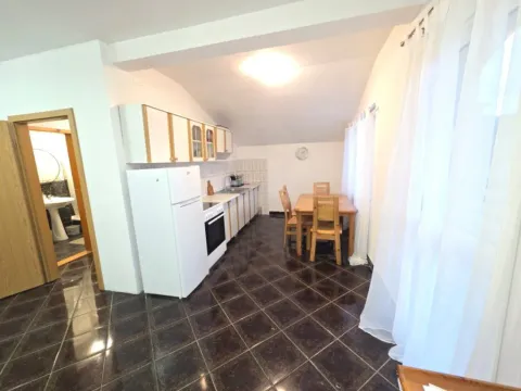 Izdavanje, dvosoban stan, 75m², Zagorič, Podgorica - image 4