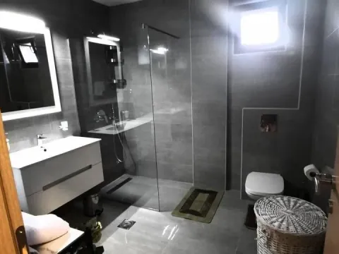 Sale, two bedroom apartment, 69m², Kalimanj, Tivat - image 12