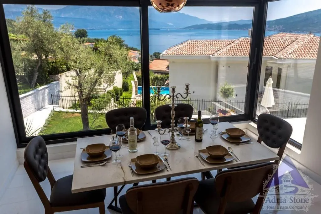 Prodaja, kuća, 420m², Đenovići, Herceg Novi