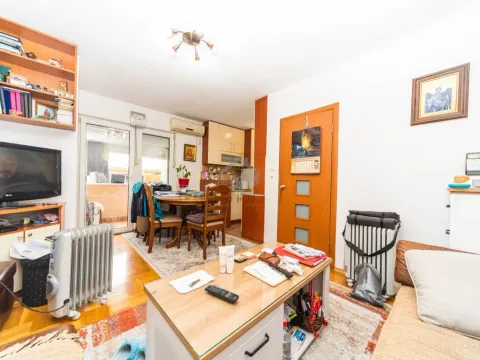 Prodaja, dvosoban stan, 50m², Blok 9, Podgorica