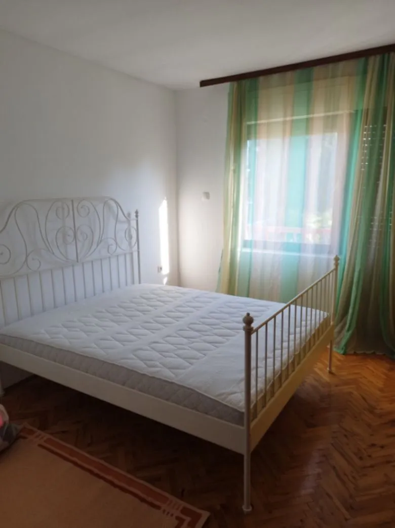 Izdavanje, trosoban stan, 130m², Tološi, Podgorica