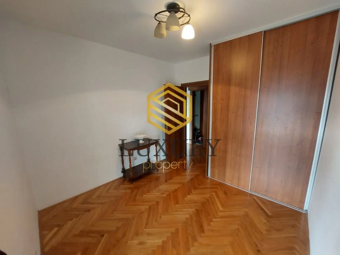 Prodaja, trosoban stan, 80m², Blok 9, Podgorica