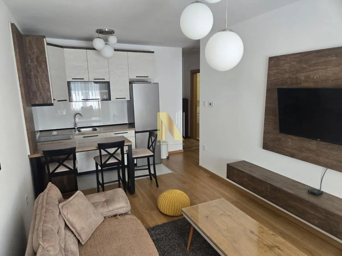 Izdavanje, dvosoban stan, 40m², Socijalno, Novi Sad Sve Podlokacije