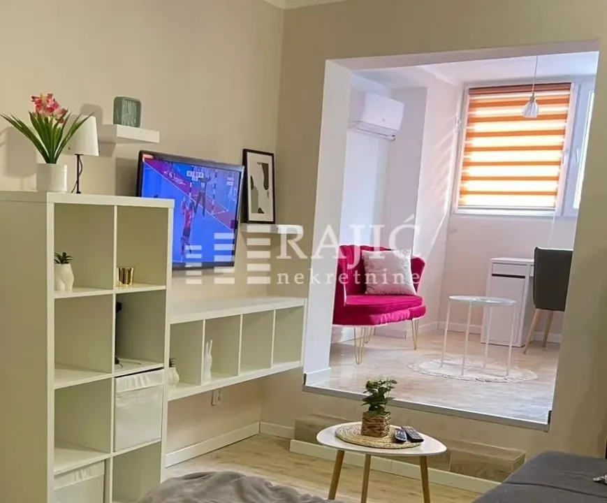 Rent, two bedroom apartment, 55m², Južni Bulevar, Vračar Sve Podlokacije