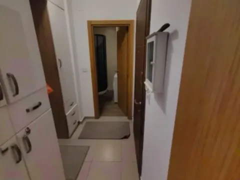 Prodaja, jednosoban stan, 49m², Stari Aerodrom, Podgorica - image 2