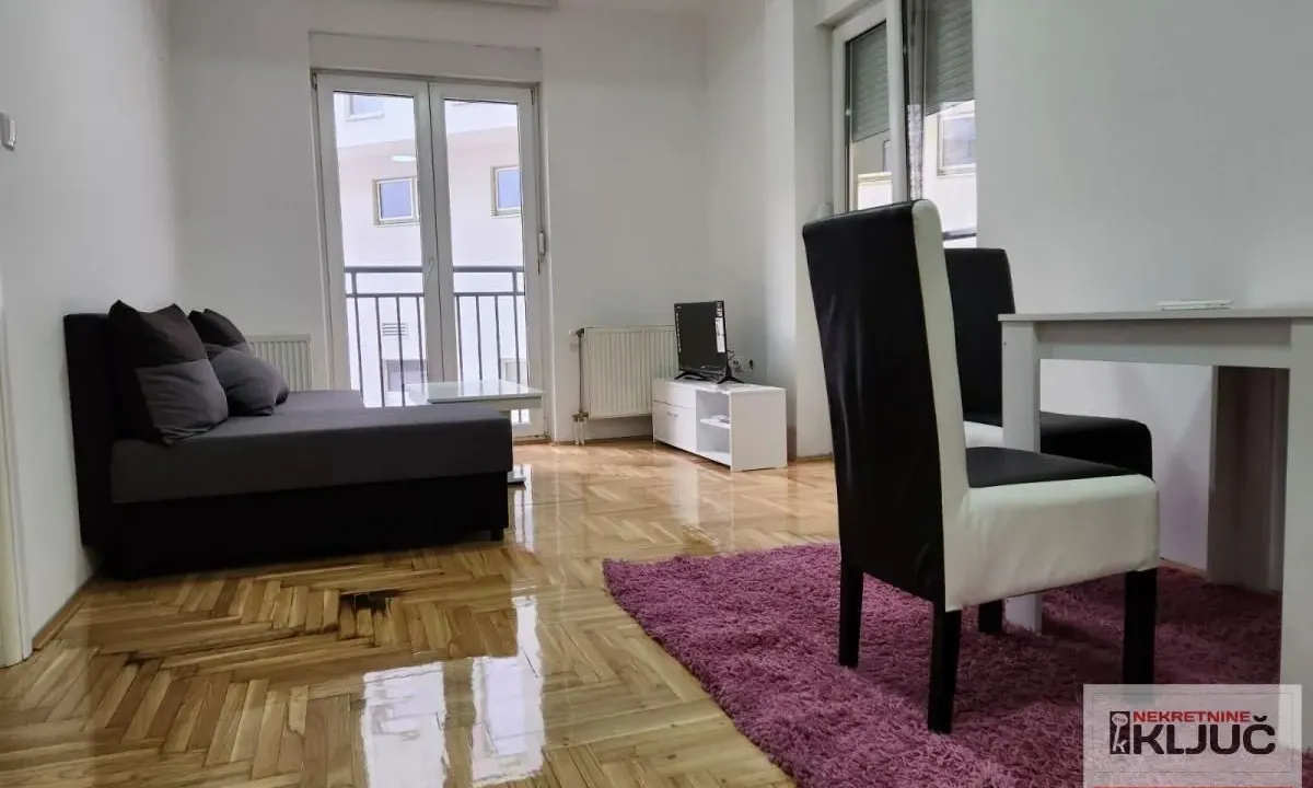 Izdavanje, jednosoban stan, 48m², Bulevar Oslobodjenja, Novi Sad Sve Podlokacije