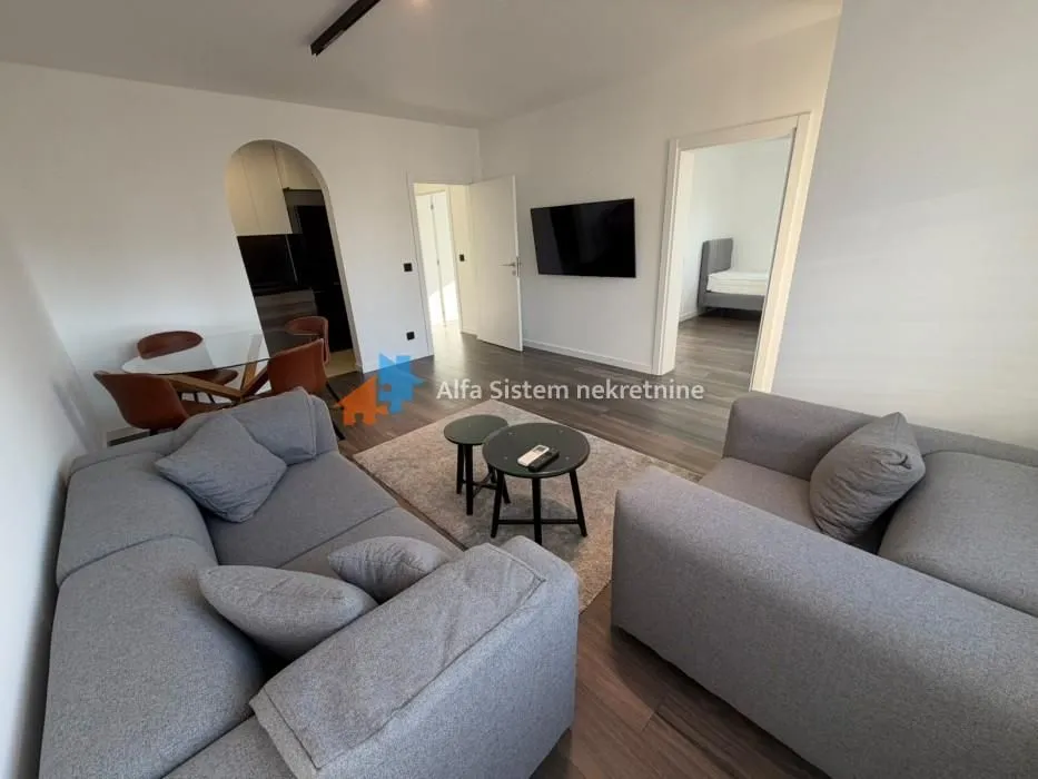 Izdavanje, četvorosoban stan, 80m², Savski Venac, Beograd