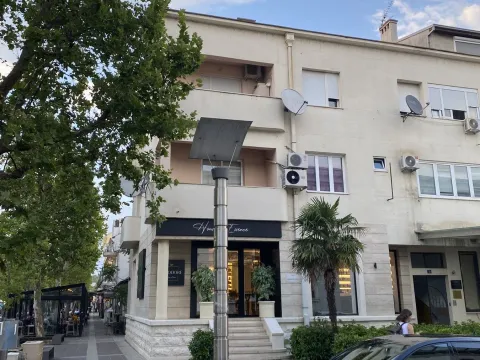 Izdavanje, dvosoban stan, 76m², Centar, Podgorica - image 13